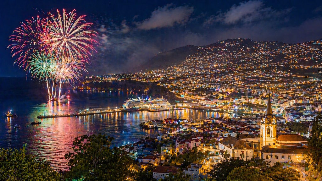 Winter cruise ports in the Canary Islands — Tenerife coastline