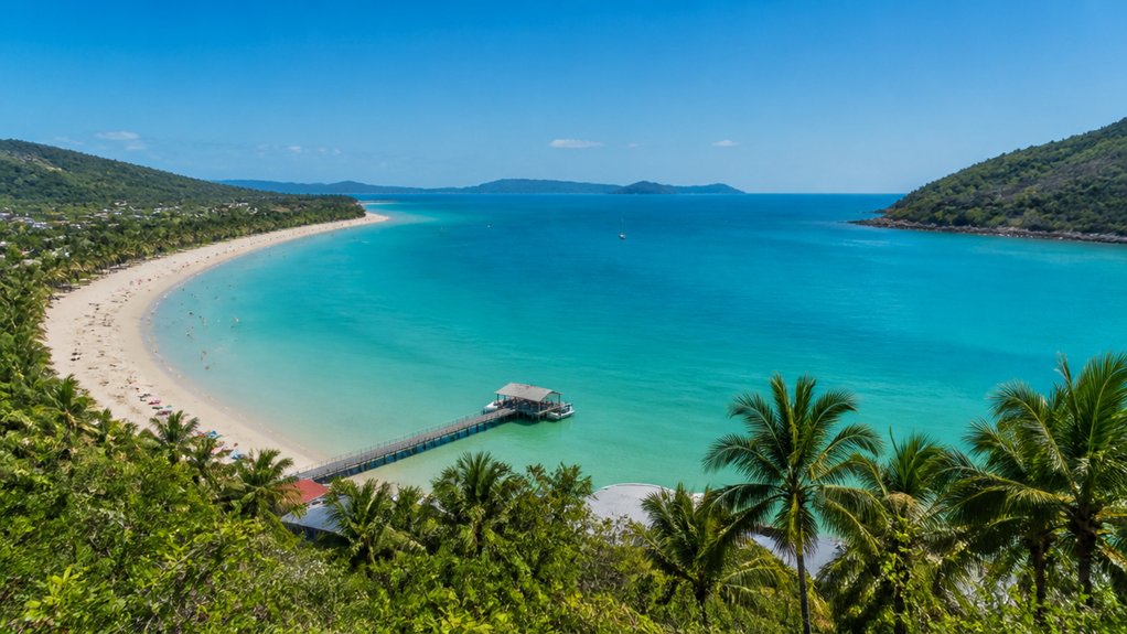 airlie beach cruise information